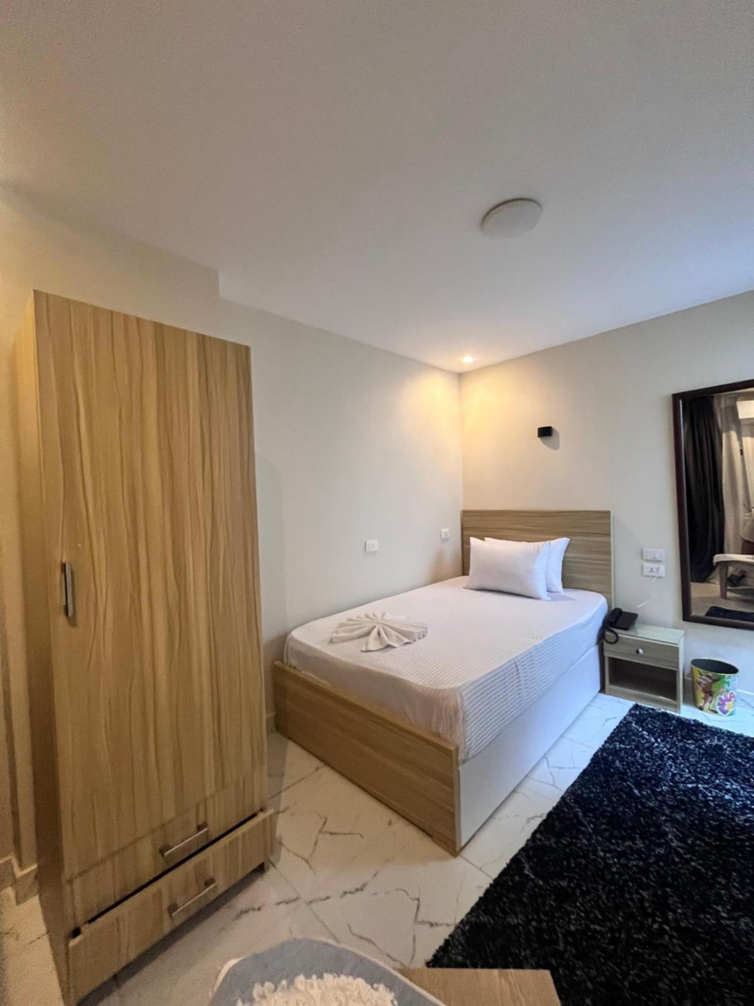 Triple Garden View Hotel El El Cairo Exterior foto